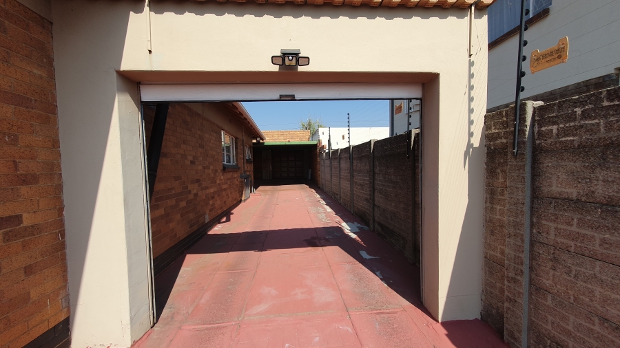 3 Bedroom Property for Sale in Linmeyer Gauteng