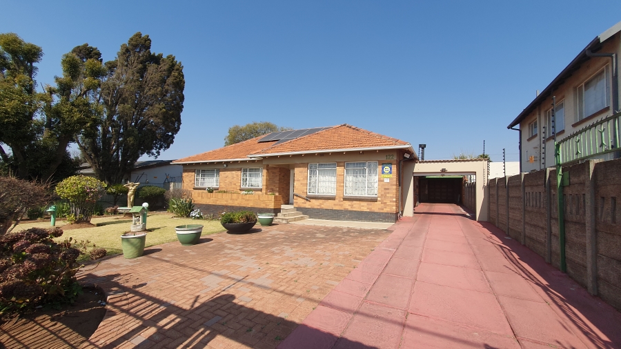 3 Bedroom Property for Sale in Linmeyer Gauteng
