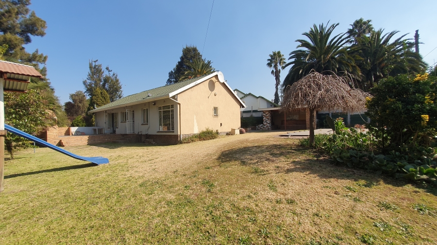 3 Bedroom Property for Sale in Brackendowns Gauteng