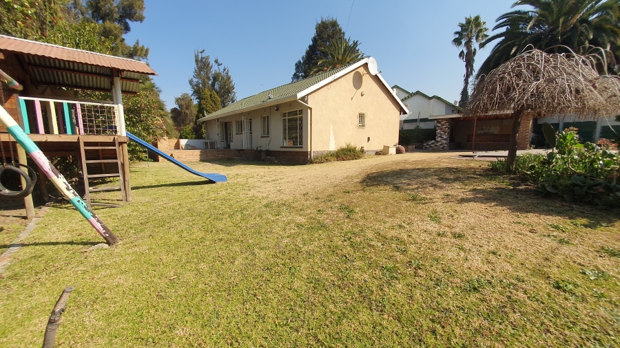 3 Bedroom Property for Sale in Brackendowns Gauteng