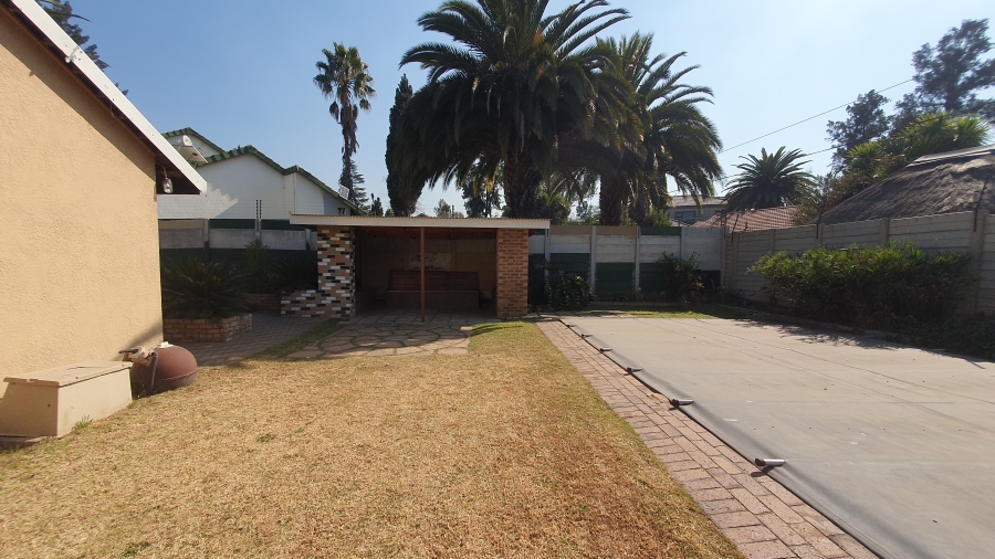 3 Bedroom Property for Sale in Brackendowns Gauteng