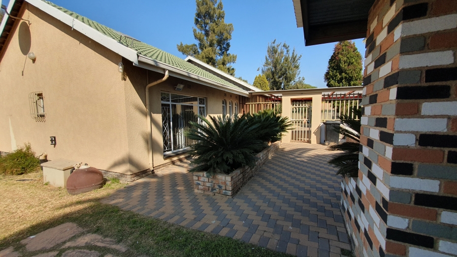 3 Bedroom Property for Sale in Brackendowns Gauteng