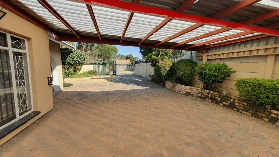3 Bedroom Property for Sale in Brackendowns Gauteng