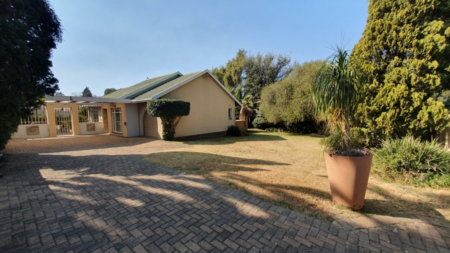 3 Bedroom Property for Sale in Brackendowns Gauteng