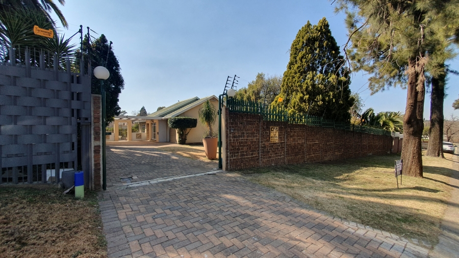 3 Bedroom Property for Sale in Brackendowns Gauteng