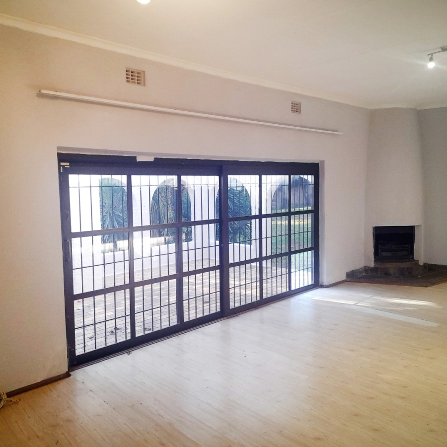 To Let 4 Bedroom Property for Rent in Bryanston Gauteng