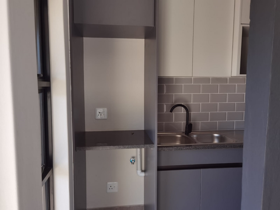 To Let 2 Bedroom Property for Rent in Waverley Gauteng