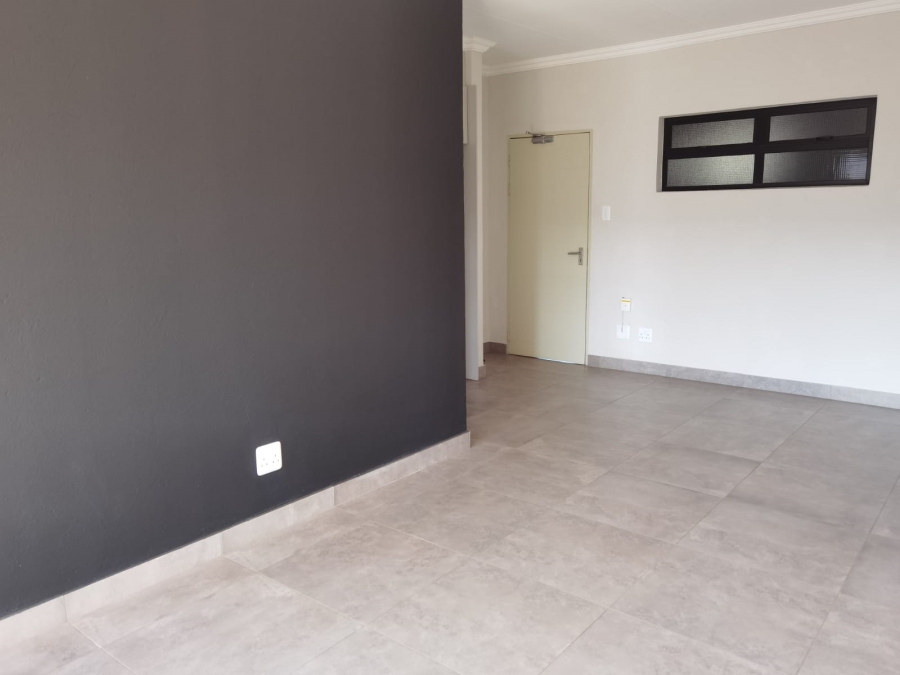 To Let 2 Bedroom Property for Rent in Waverley Gauteng