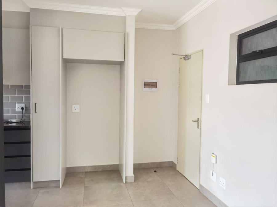 To Let 2 Bedroom Property for Rent in Waverley Gauteng