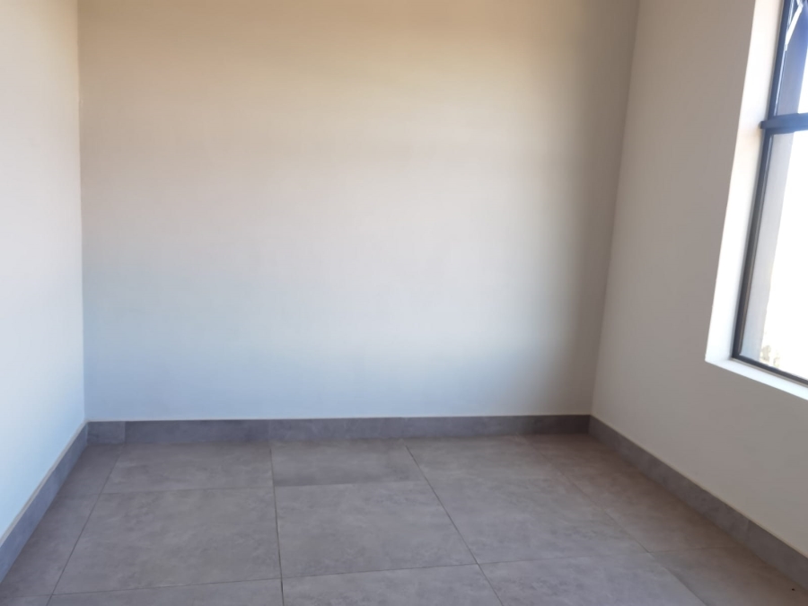 To Let 2 Bedroom Property for Rent in Waverley Gauteng