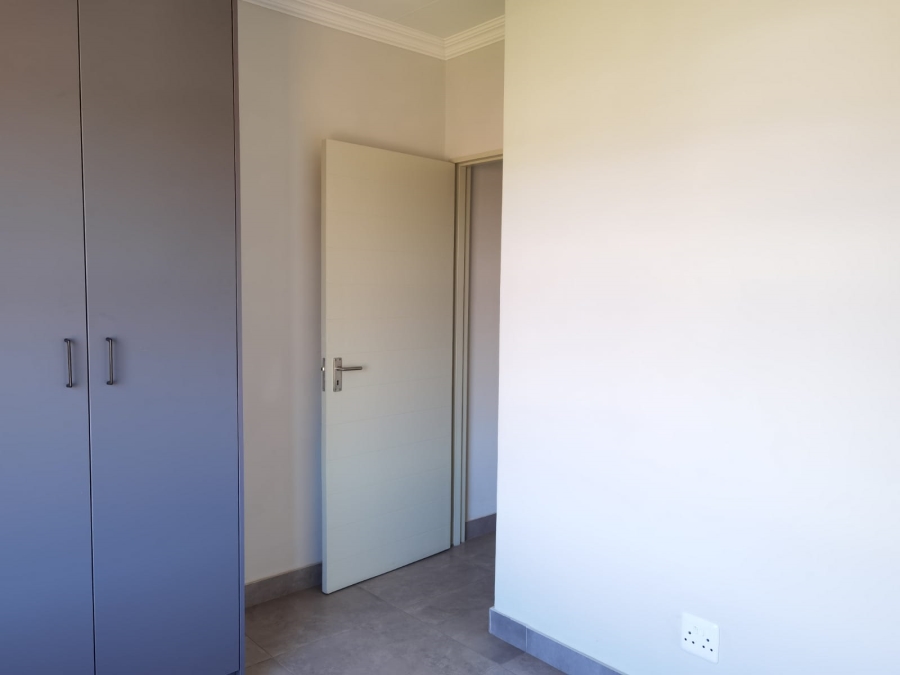 To Let 2 Bedroom Property for Rent in Waverley Gauteng