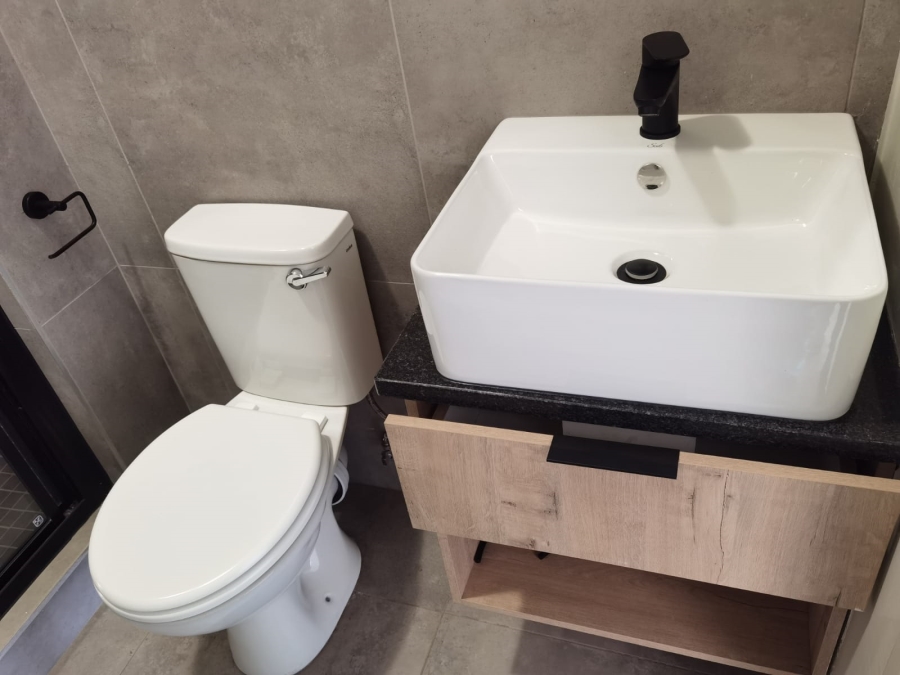 To Let 2 Bedroom Property for Rent in Waverley Gauteng