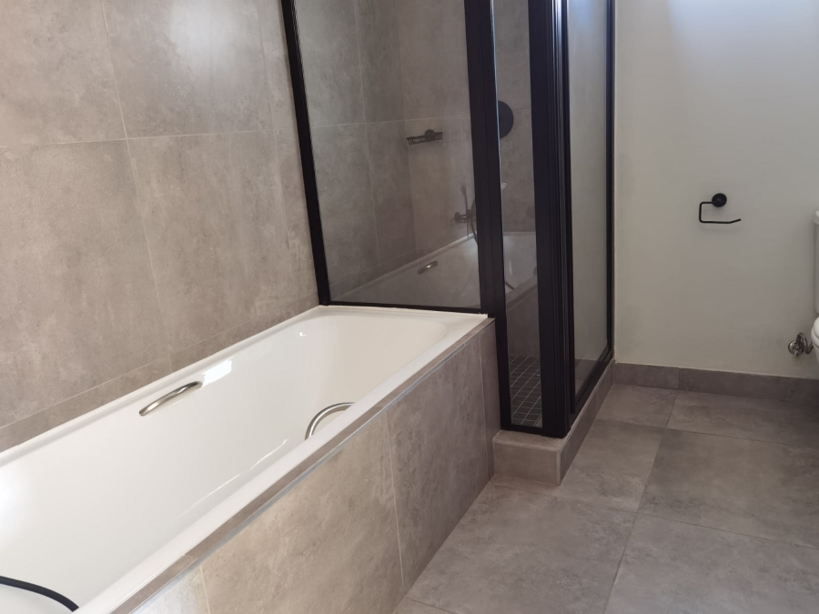 To Let 2 Bedroom Property for Rent in Waverley Gauteng