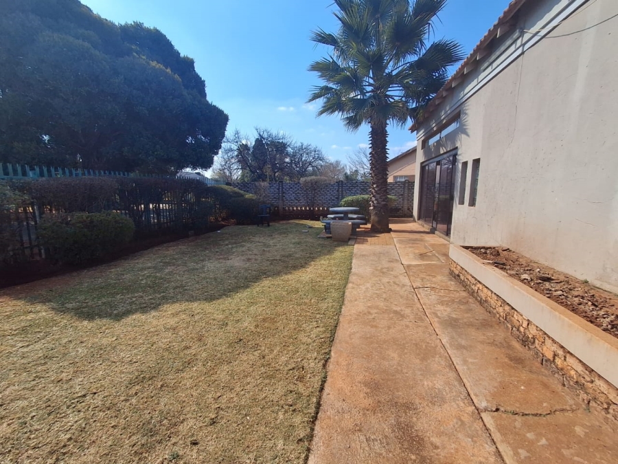 3 Bedroom Property for Sale in Oberholzer Gauteng