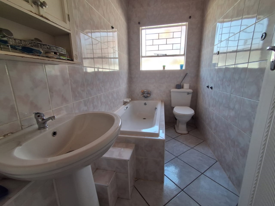 3 Bedroom Property for Sale in Oberholzer Gauteng