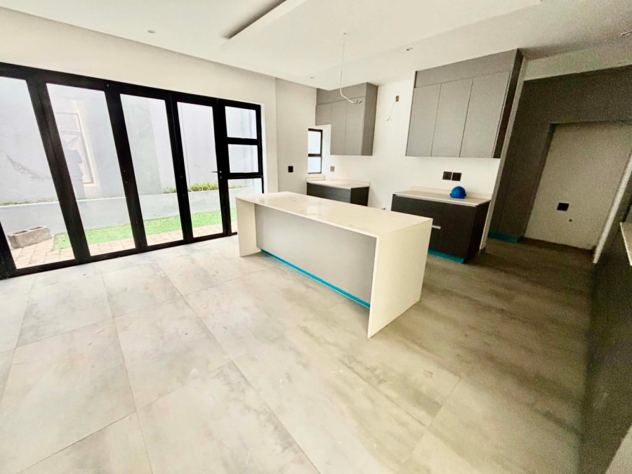 To Let 3 Bedroom Property for Rent in Illovo Gauteng