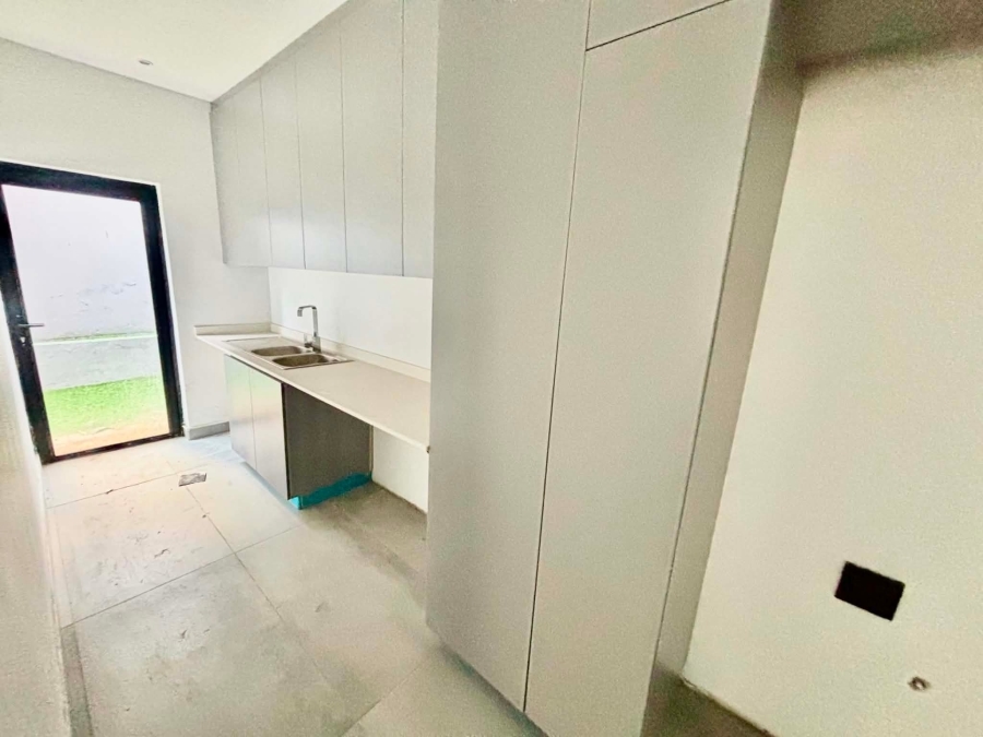 To Let 3 Bedroom Property for Rent in Illovo Gauteng