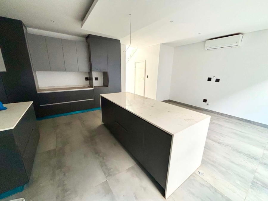 To Let 3 Bedroom Property for Rent in Illovo Gauteng