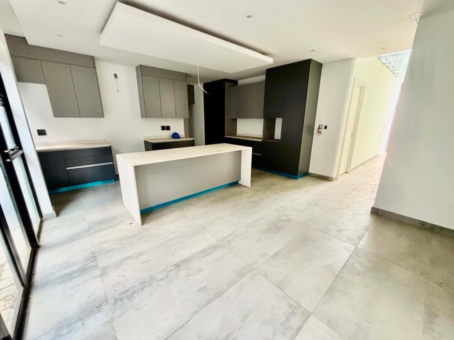 To Let 3 Bedroom Property for Rent in Illovo Gauteng