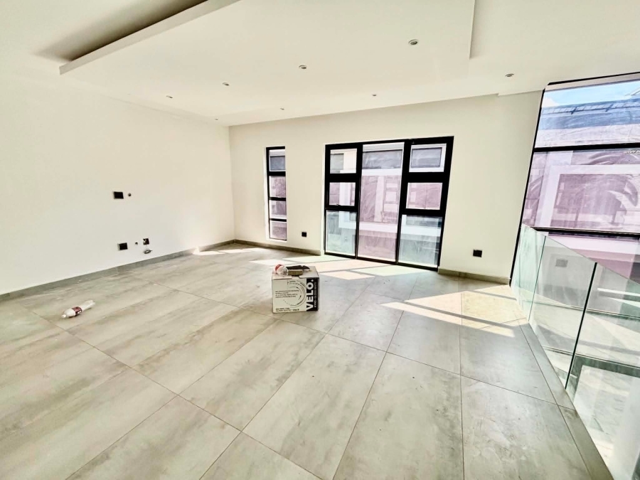 To Let 3 Bedroom Property for Rent in Illovo Gauteng