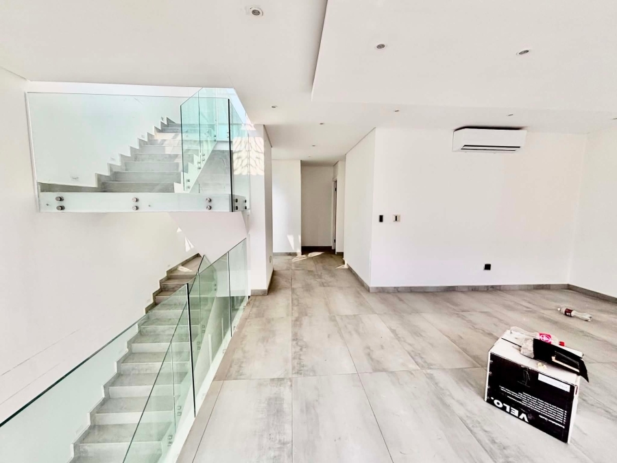 To Let 3 Bedroom Property for Rent in Illovo Gauteng