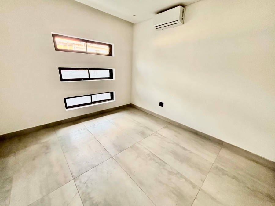 To Let 3 Bedroom Property for Rent in Illovo Gauteng