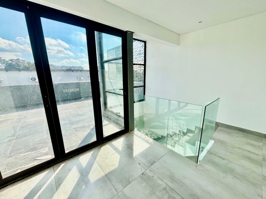 To Let 3 Bedroom Property for Rent in Illovo Gauteng