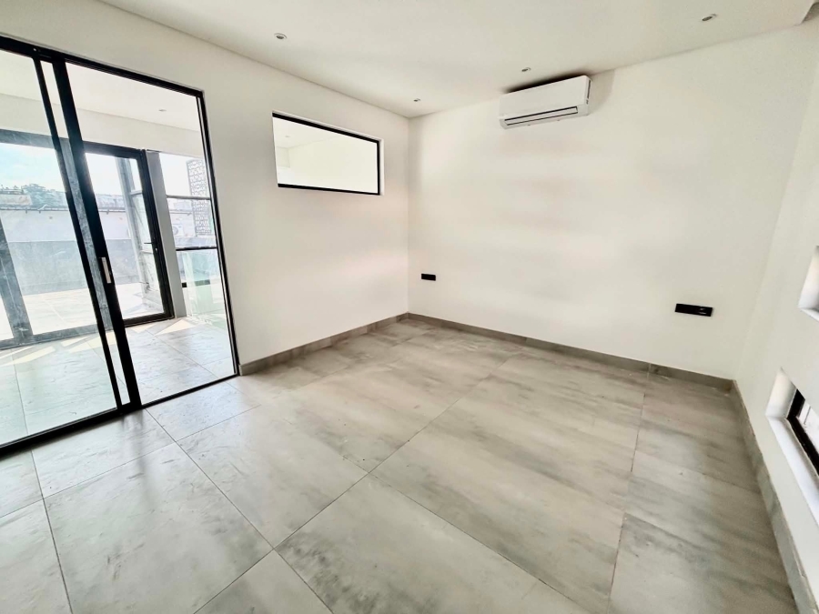 To Let 3 Bedroom Property for Rent in Illovo Gauteng