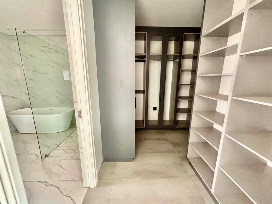 To Let 3 Bedroom Property for Rent in Illovo Gauteng