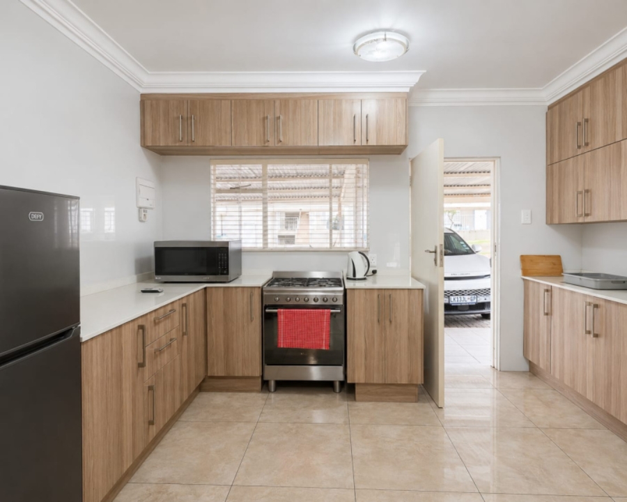 To Let 1 Bedroom Property for Rent in Buccleuch Gauteng