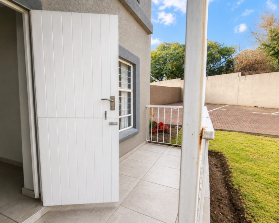 To Let 1 Bedroom Property for Rent in Buccleuch Gauteng
