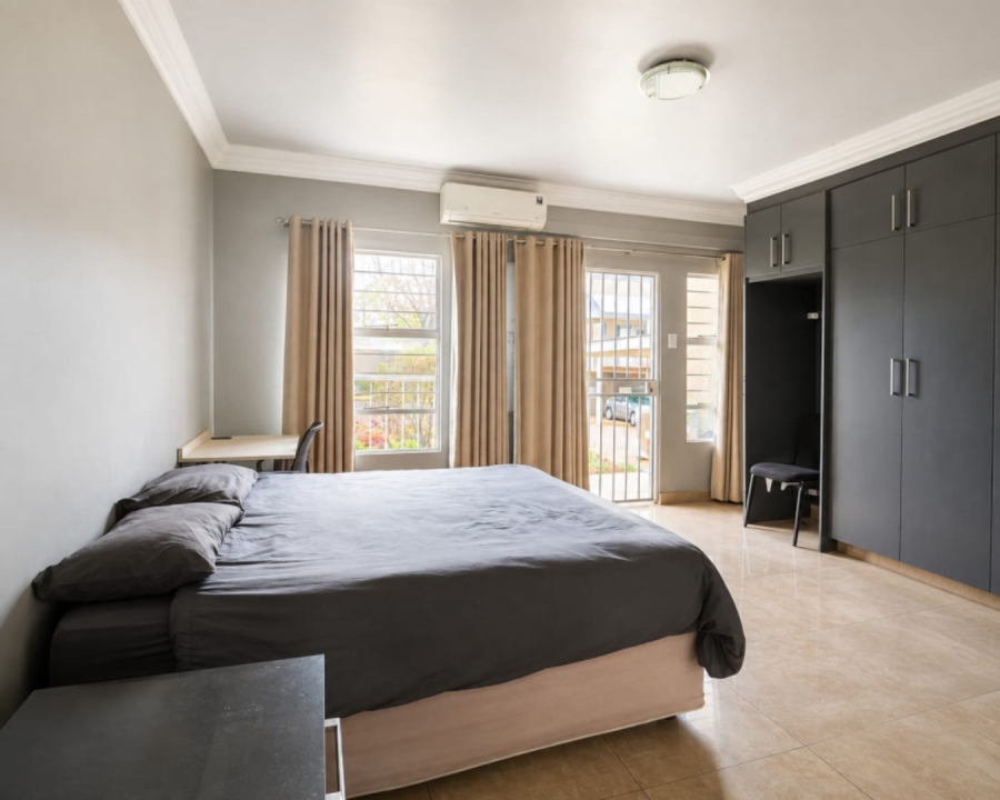 To Let 1 Bedroom Property for Rent in Buccleuch Gauteng