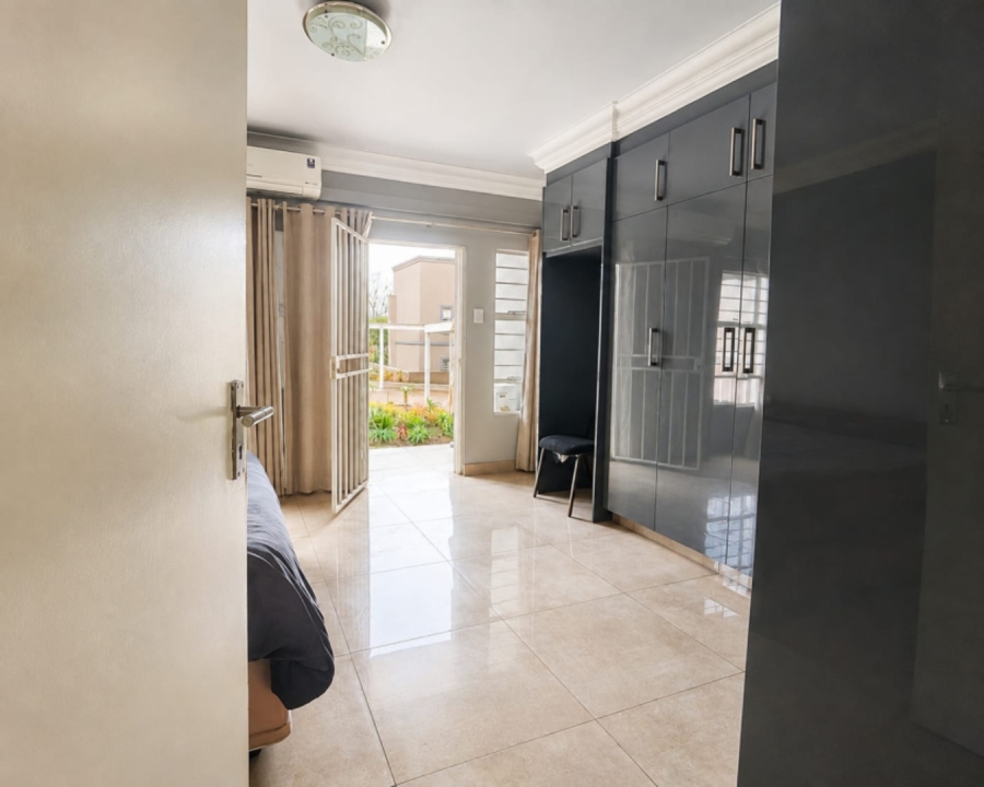 To Let 1 Bedroom Property for Rent in Buccleuch Gauteng
