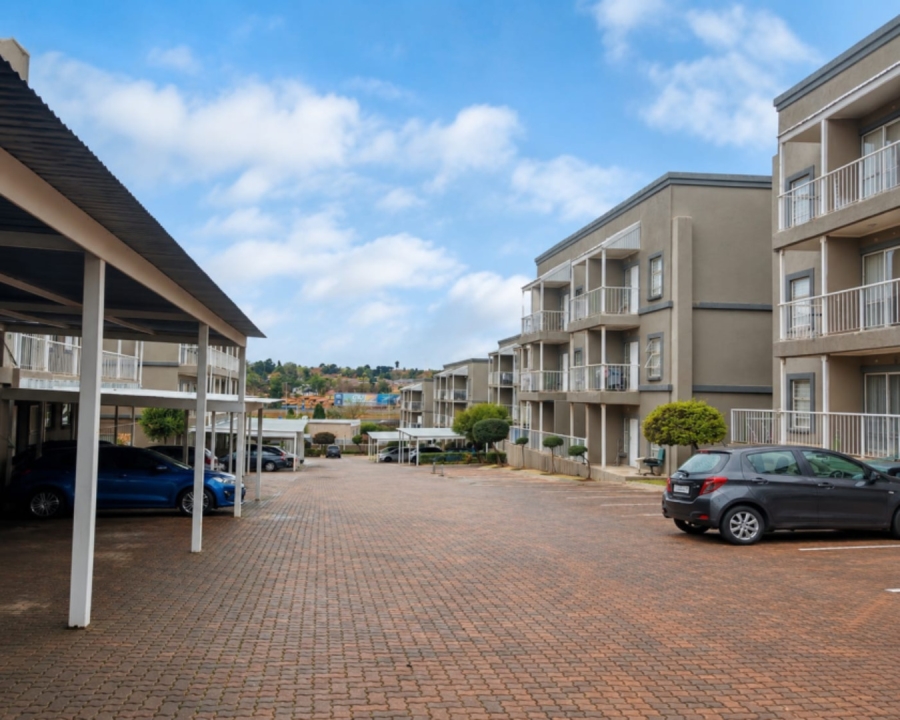 To Let 1 Bedroom Property for Rent in Buccleuch Gauteng