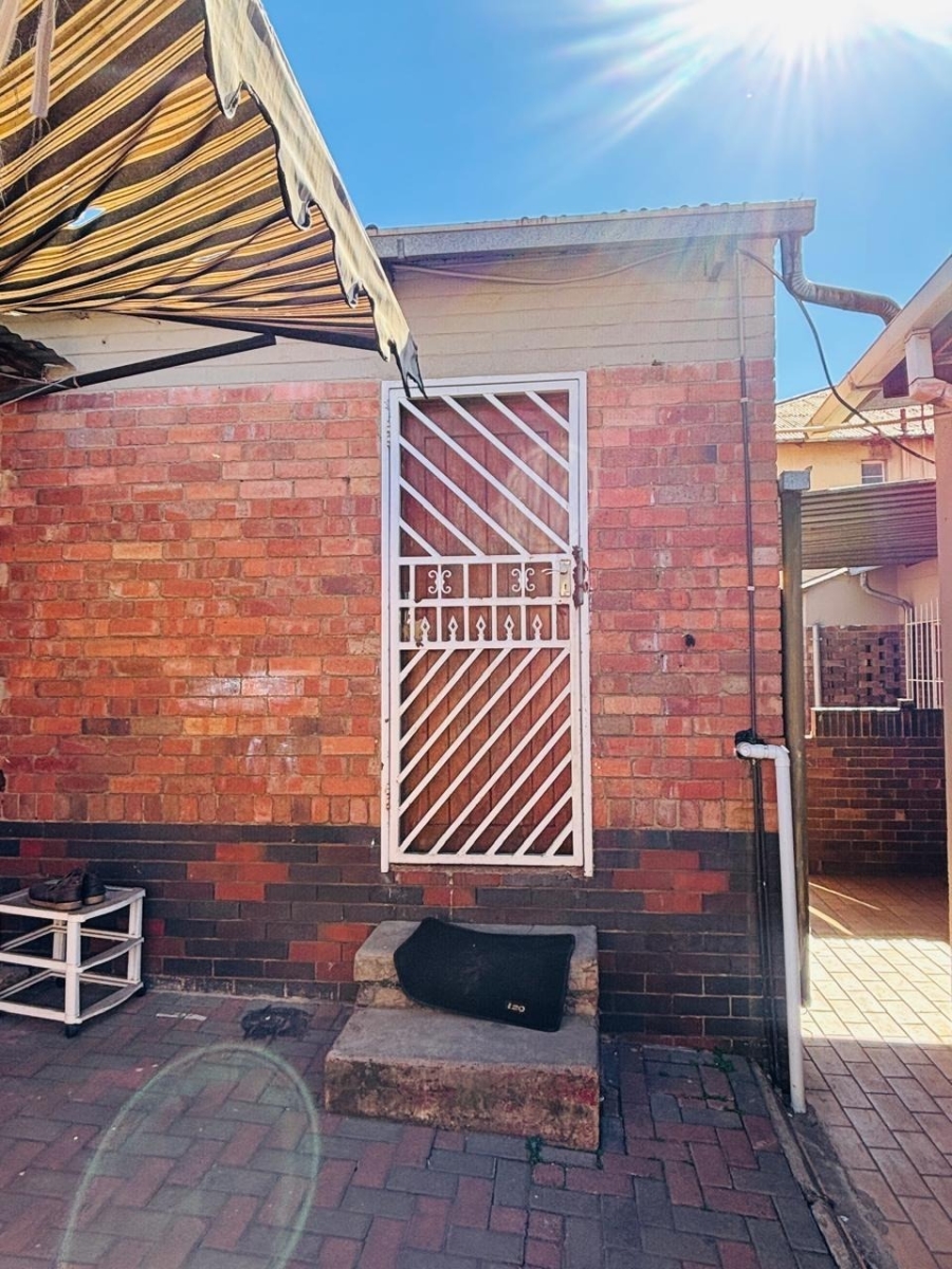 11 Bedroom Property for Sale in Rosettenville Gauteng