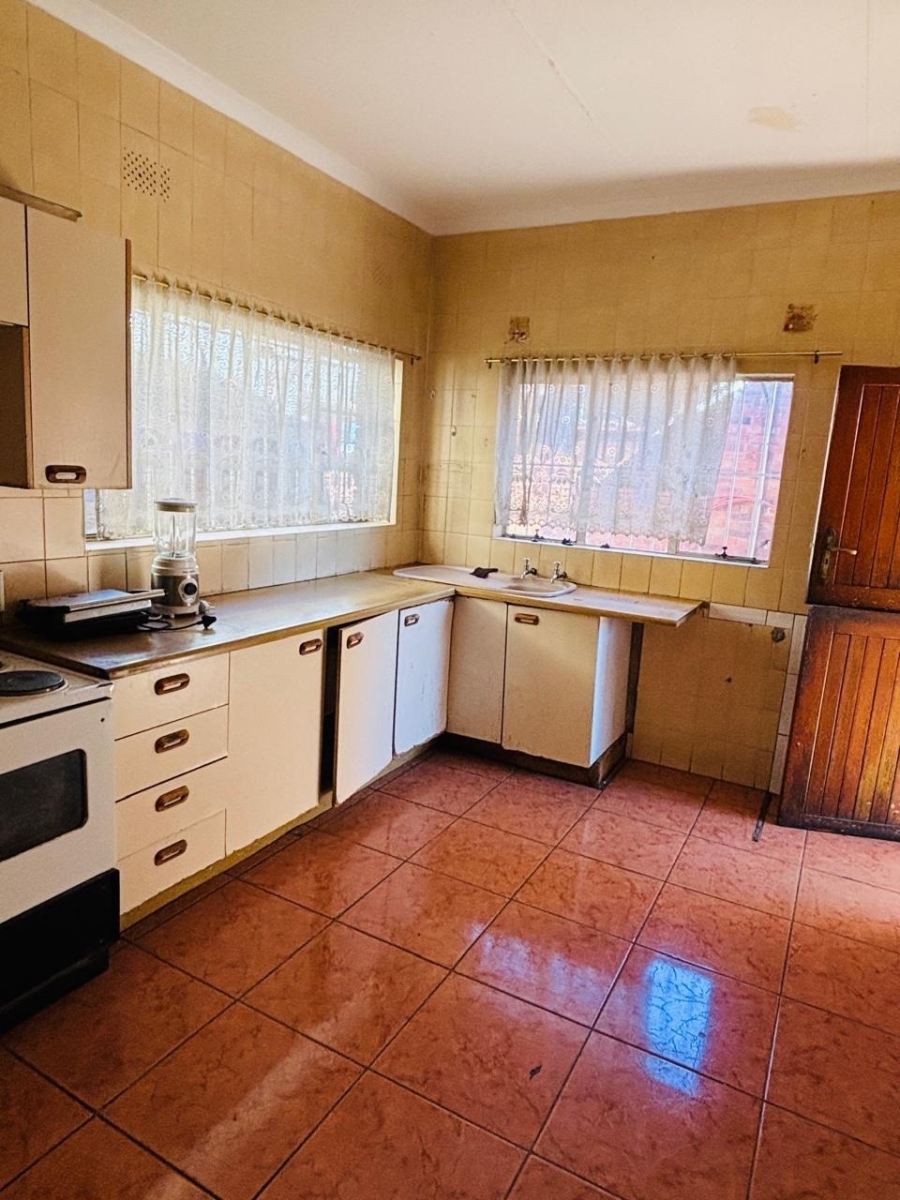 11 Bedroom Property for Sale in Rosettenville Gauteng