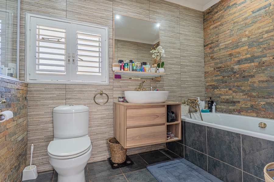 3 Bedroom Property for Sale in Zwavelpoort Gauteng