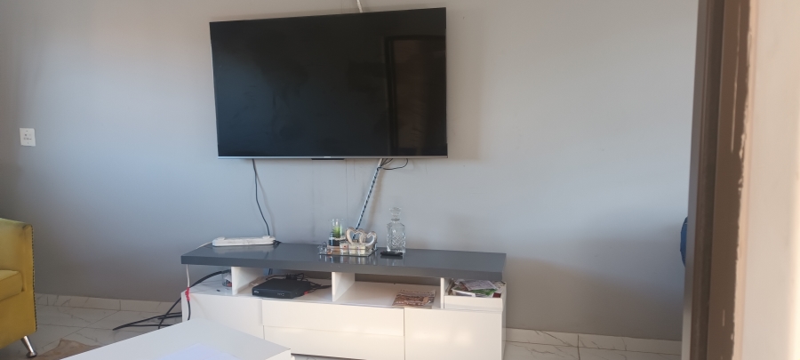 2 Bedroom Property for Sale in Witpoortjie Gauteng