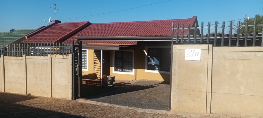 2 Bedroom Property for Sale in Witpoortjie Gauteng