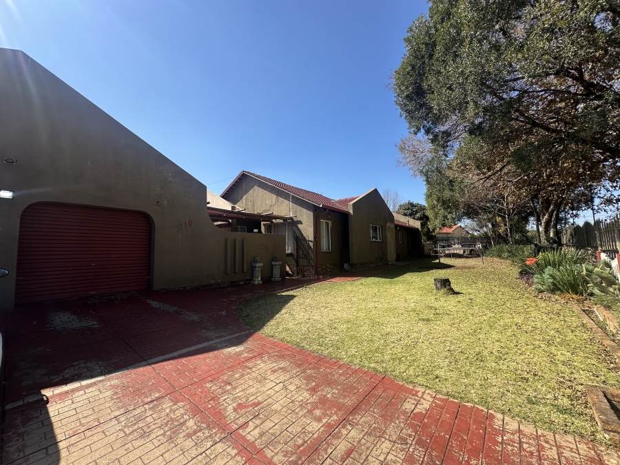 4 Bedroom Property for Sale in Verwoerdpark Gauteng
