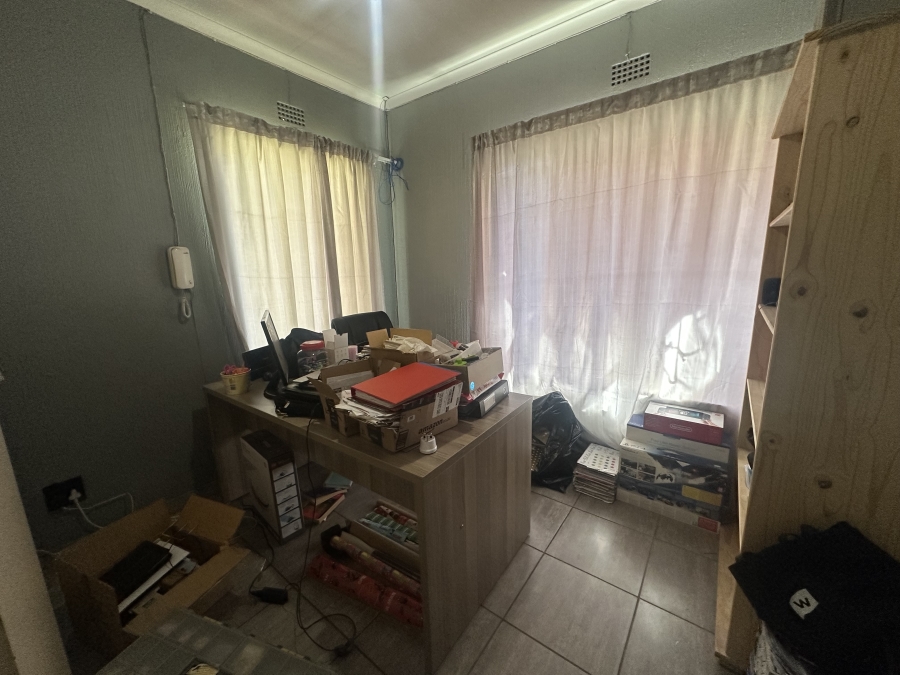 4 Bedroom Property for Sale in Verwoerdpark Gauteng