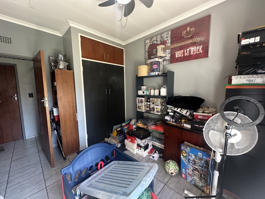 4 Bedroom Property for Sale in Verwoerdpark Gauteng