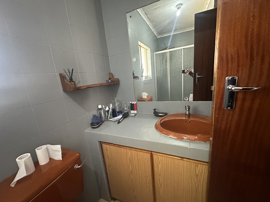 4 Bedroom Property for Sale in Verwoerdpark Gauteng