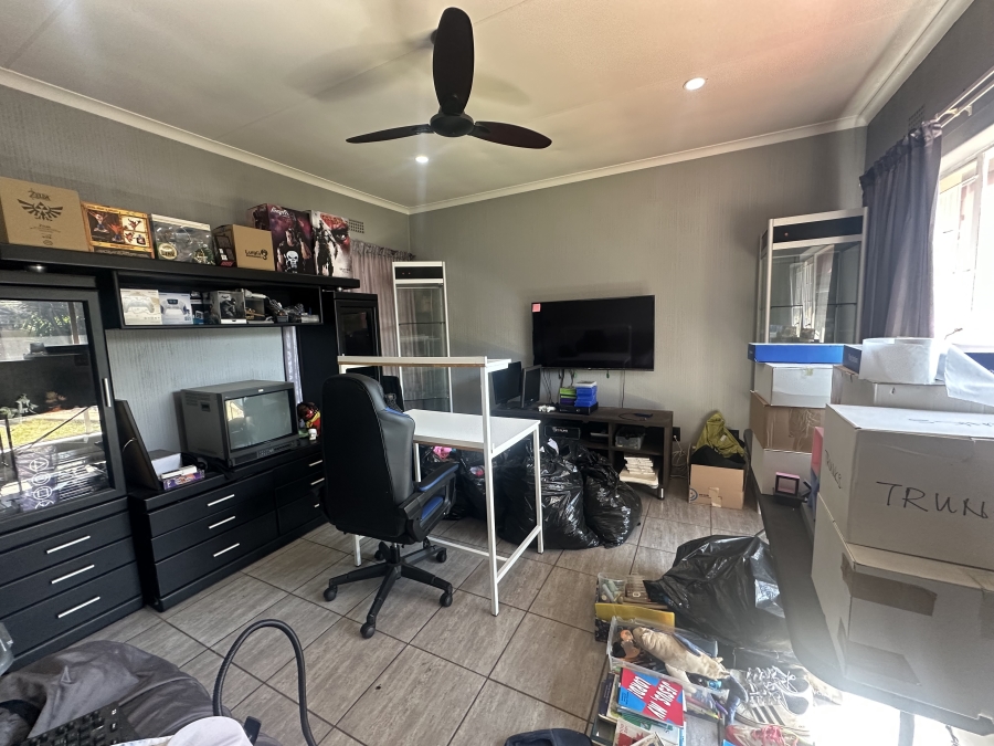 4 Bedroom Property for Sale in Verwoerdpark Gauteng