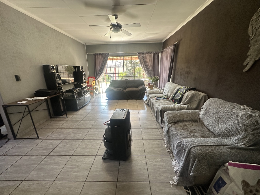 4 Bedroom Property for Sale in Verwoerdpark Gauteng