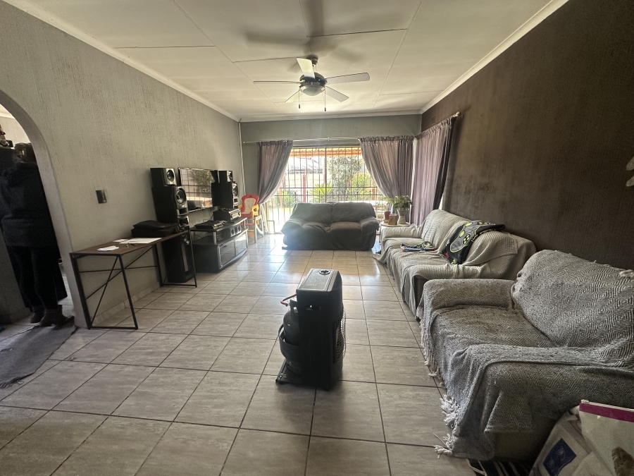 4 Bedroom Property for Sale in Verwoerdpark Gauteng