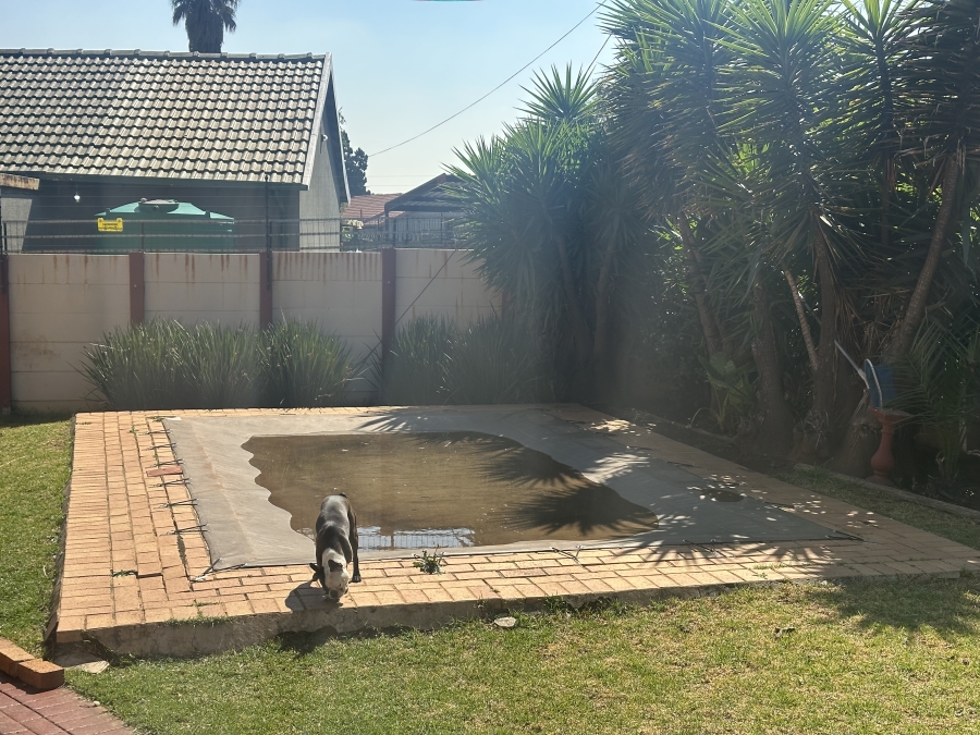 4 Bedroom Property for Sale in Verwoerdpark Gauteng