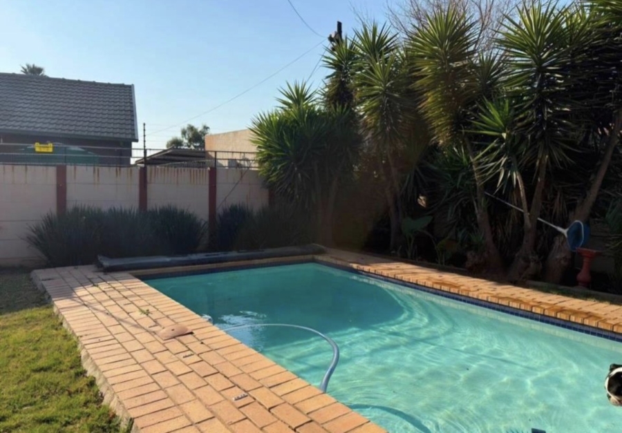 4 Bedroom Property for Sale in Verwoerdpark Gauteng