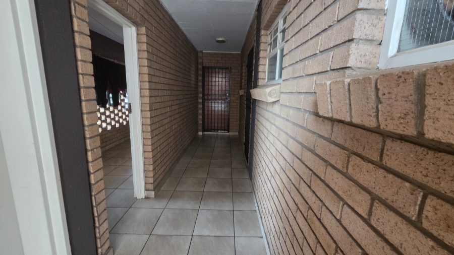 2 Bedroom Property for Sale in Annlin-wes Gauteng