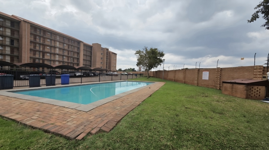 2 Bedroom Property for Sale in Annlin-wes Gauteng
